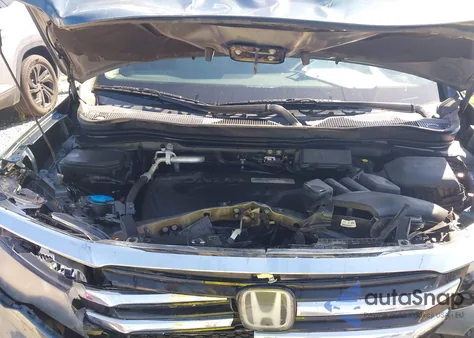 2018 Honda Pilot Touring z USA, uszkodzony, nr VIN 5FNYF5H92JB015751